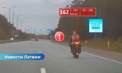 Погоня: мотоциклист без номеров пытался уйти от полиции и попал в аварию.