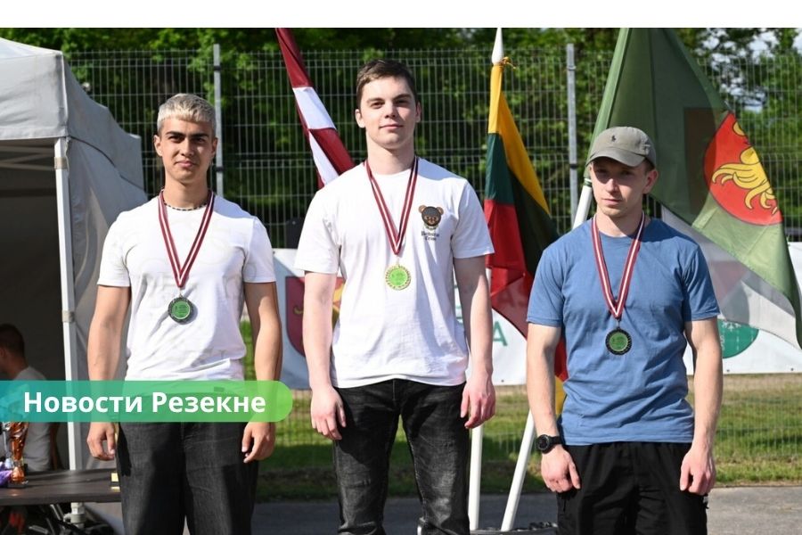 Резекненский спортсмен Илья Собакин завоевал бронзу на чемпионате Латвии по жиму штанги лежа.
