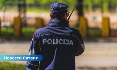 Вооруженное ограбление ломбарда в Риге: нападавший облил сотрудницу бензином и разбил топором витрину.
