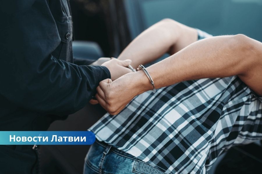 С поличным: в Даугавпилсе задержан мужчина за сбыт наркотиков.