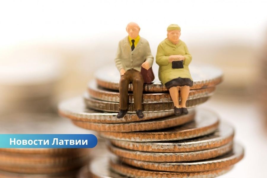 Экономия: меньше трат на пенсии за выслугу лет и пособия по безработице.