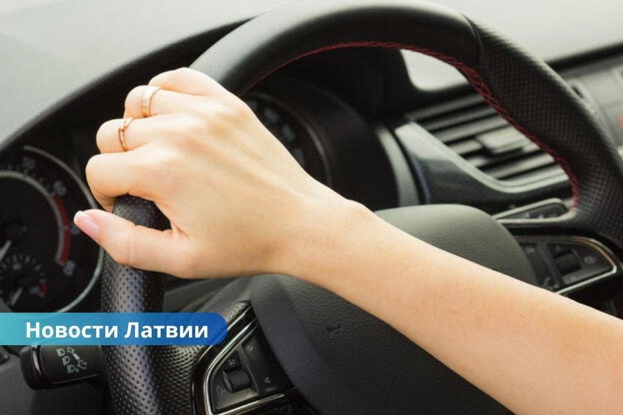 Планируют ужесточить требования для водителей, которые обучают людей с "белыми правами.