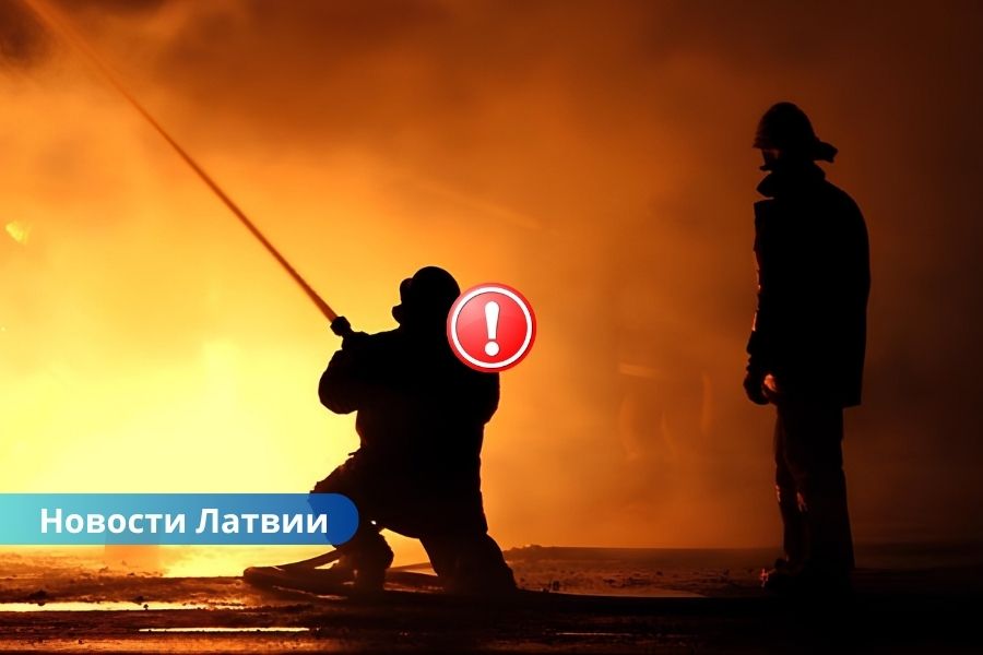 Пожар в Саласпилсском крае: один погибший, пострадал спасатель.