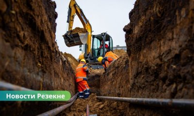 В Центральном районе Резекне — экстренный ремонт теплотрассы.