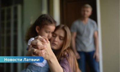 Названа основная причина, по которой в Латвии изымают детей из семей.