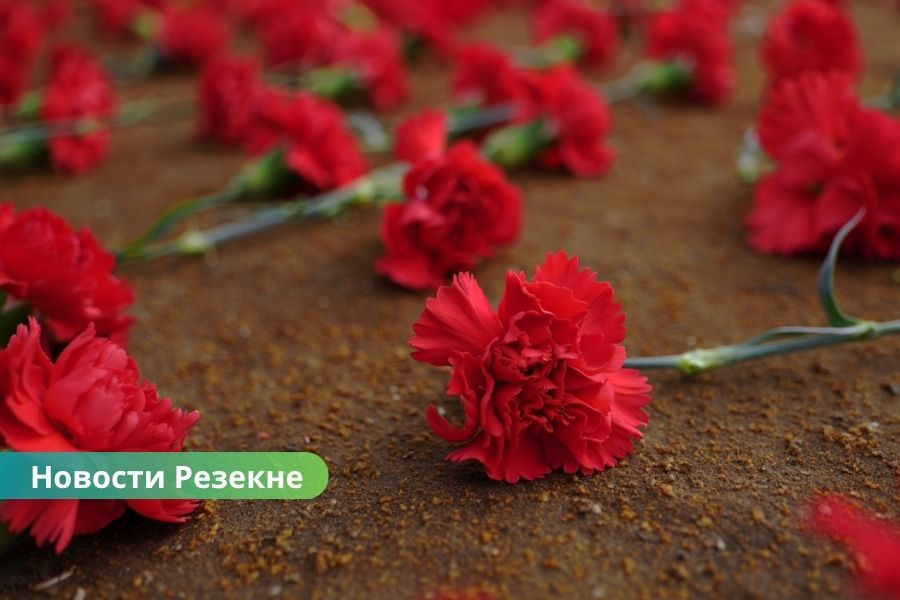 В Резекне у бывшего памятника «Алёши» обнаружены цветы — возбуждено административное производство.