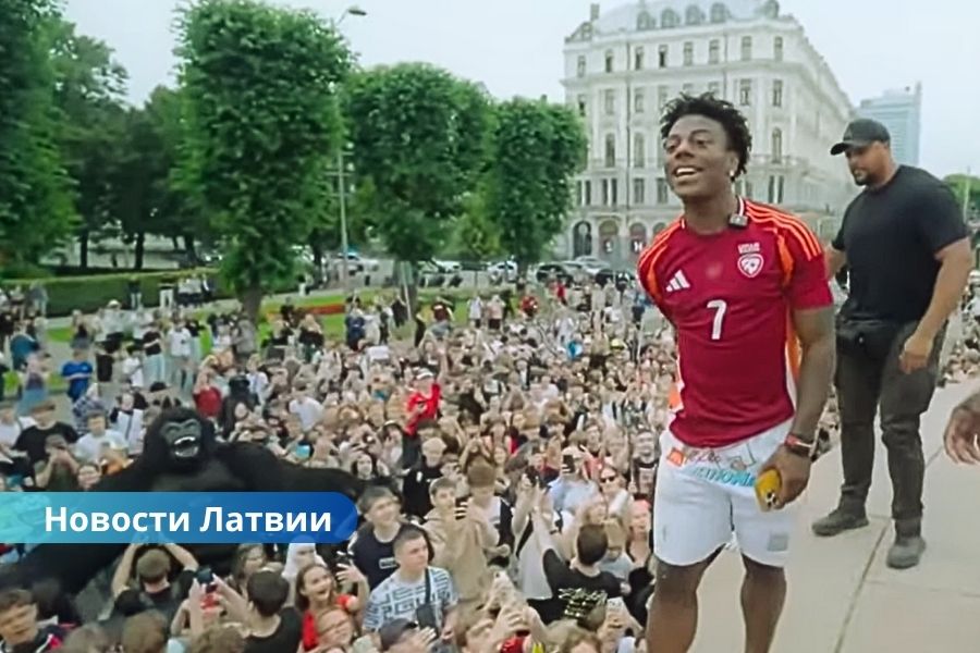Всемирно известный стример IShowSpeed посетил Ригу: хлеб, дерево и латышская кухня.