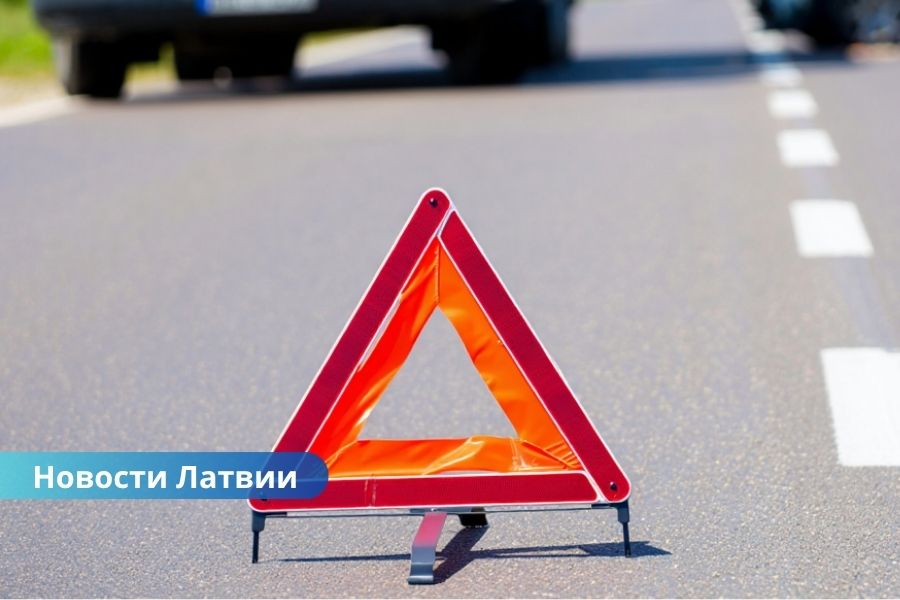 Черная суббота на дорогах Латвии: в ДТП погибли два человека, более 20 получили травмы.