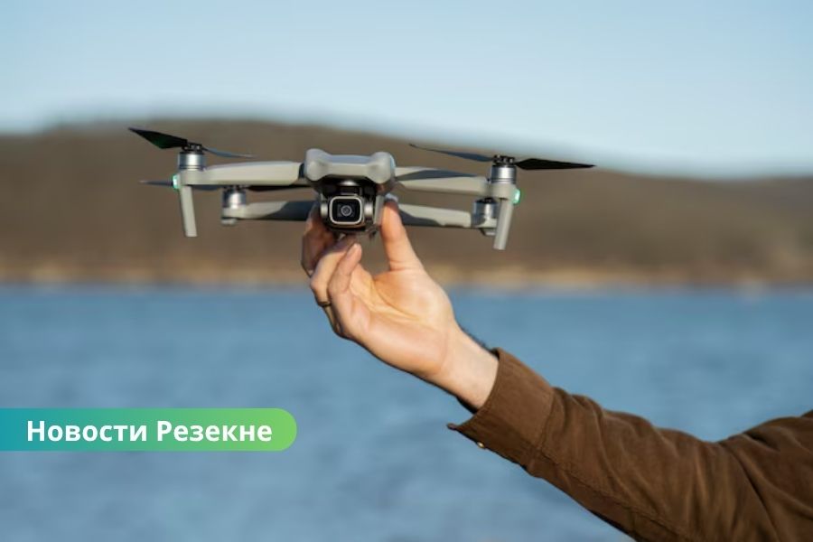 обучение операторов дронов, дроны в Латвии, правила полетов дронов, семинар по дронам, Резекне дроны, экзамен на дроны Латвия, беспилотники, агентство гражданской авиации, регулирование дронов, безопасность полетов дронов. В Резекненском крае проведут обучение операторов дронов: семинар и сдача экзаменов.