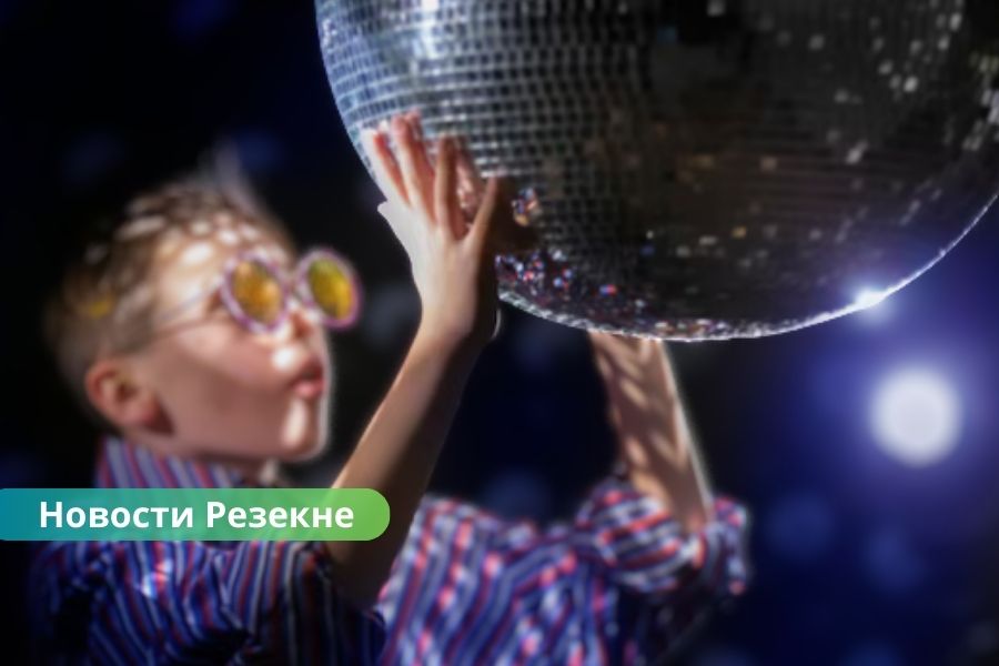 В Резекне молодежь приглашает на летнюю дискотеку в центре "Zeimuļs".