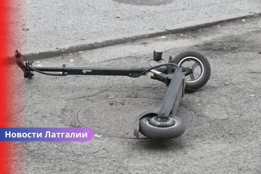 В Карсаве произошло ДТП с электросамокатом и авто: водитель самоката госпитализирован.