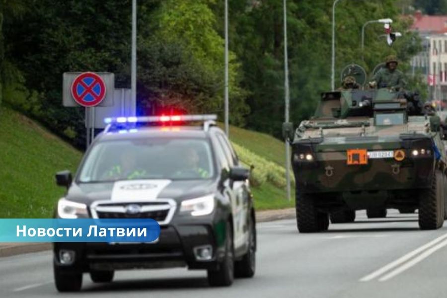 ВИДЕО: военная техника союзников Латвии перевернулась в кювете на шоссе.