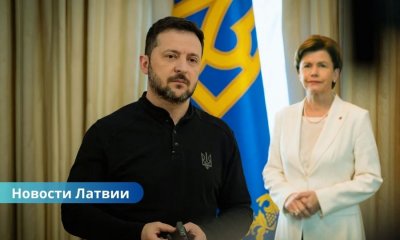 Президент Зеленский наградил главу МИД Латвии Байбу Браже орденом за поддержку Украины.
