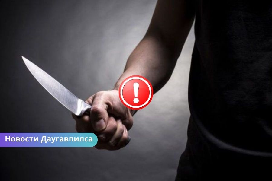 Шокирующее убийство в Даугавпилсе: жертве нанесли более 70 ударов ножом, задержаны двое подозреваемых.