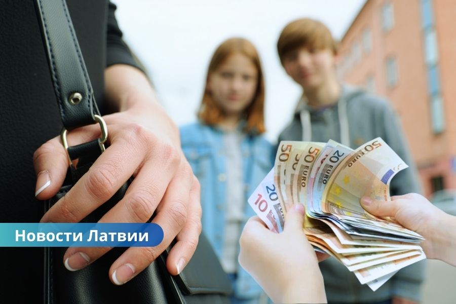 📰 Опрос: треть родителей в Латвии копят на образование детей, но многие откладывать деньги не спешат.