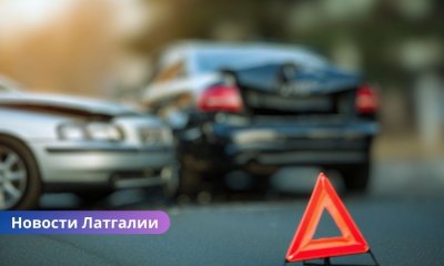 Дорожная авария в Латгалии: Volvo врезался в стоящий Audi.