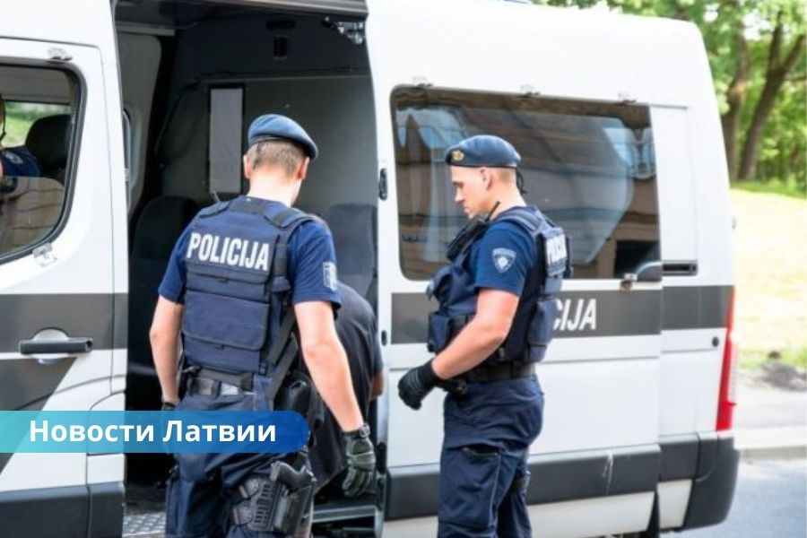 Саласпилс, нелегальные сигареты, полицейская погоня, Государственная полиция Латвии, уголовное дело. Полицейская погоня в Латвии: нелегальный торговец сигаретами протаранил четыре авто, включая служебные машины.