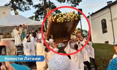 Во время крестного хода в Аглоне повредили копию иконы Богоматери — настоящая икона в безопасности.
