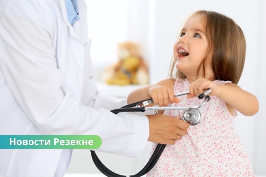 Амбулаторный прием педиатра в Резекненской больнице: консультации для детей до 18 лет.