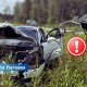 Водитель Porsche устроил аварию и скрылся, оставив детей в машине.