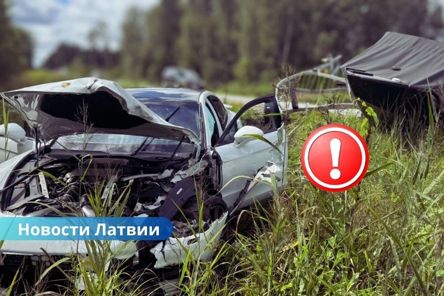 Водитель Porsche устроил аварию и скрылся, оставив детей в машине.