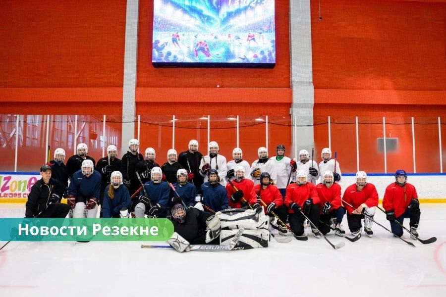 женский хоккей Резекне, Cirma Girls, хоккей в Латвии, спортивные команды Резекне, женский спорт. В Резекне создана первая женская хоккейная команда «Cirma Girls».