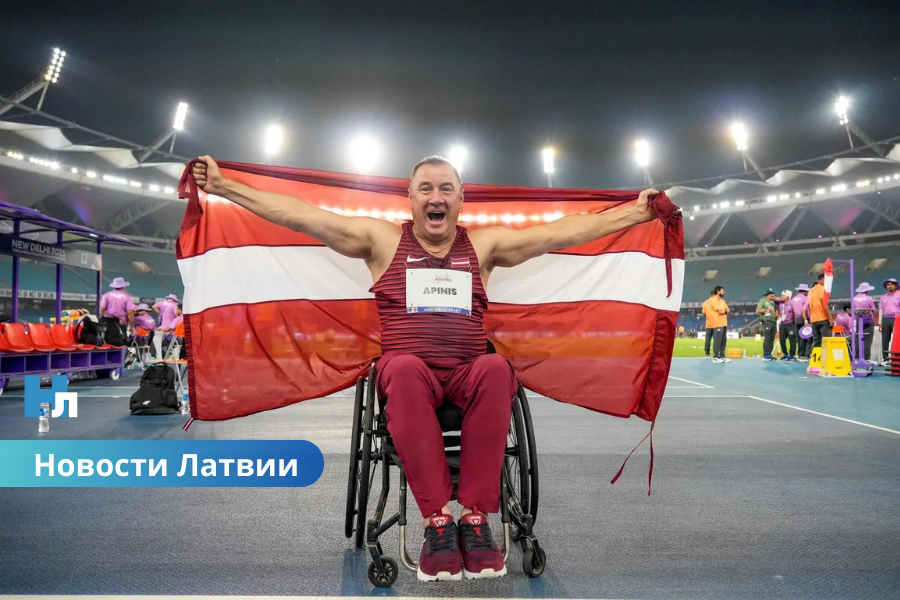Латвийский параолимпиец Айгар Апинис завоевал «золото» чемпионата мира в Индии.