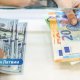 Обмен валюты уходит в прошлое: новые правила ужесточают контроль даже при суммах ниже 1500 евро.