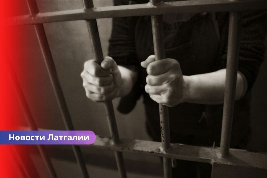 🔴 В Латгалии мужчина приговорён к 14 годам тюрьмы за надругательство над несовершеннолетней сестрой.