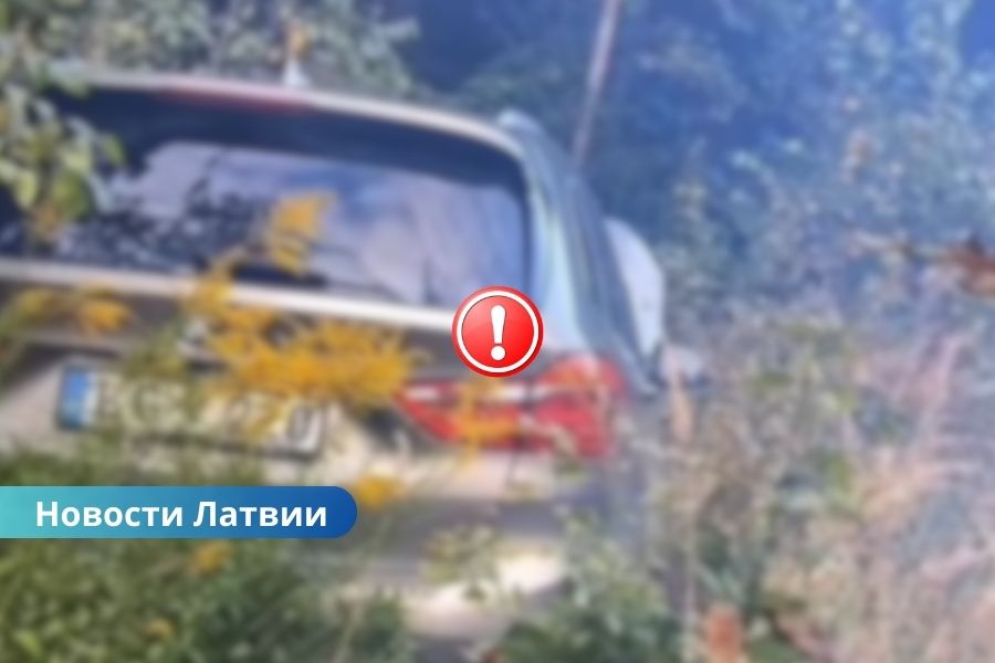 13🔴Дымящийся BMW без водителя налетел на велосипедиста: чудом удалось избежать трагедии.