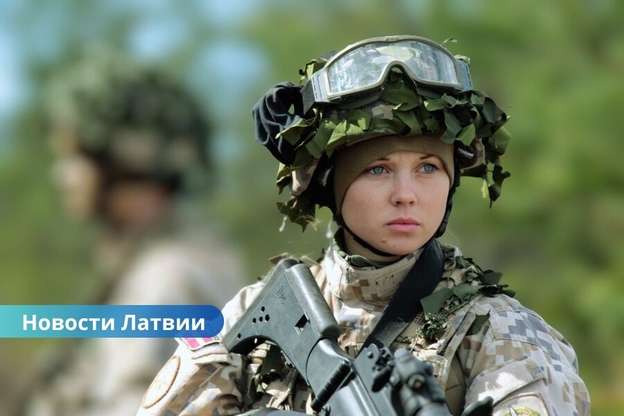 В Латвии с 2028 года могут ввести обязательный призыв женщин: министр обороны подтвердил планы.