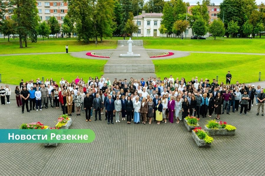 🎓 В Резекне торжественно открылся новый учебный год в академии РТУ.