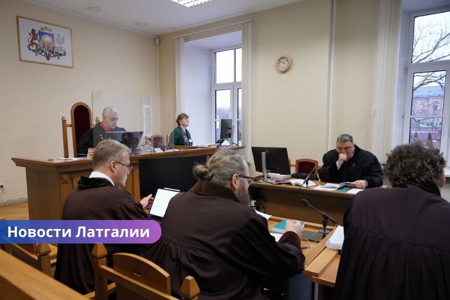 ВИДЕО ⟩ в Латгальском суде продолжается дело об убийстве Андриса Любки: ключевых свидетелей приведут принудительно.