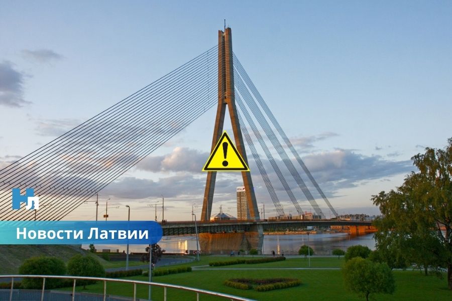 🚧 ВИДЕО ⟩ Странный дорожный знак на Вантовом мосту в Риге сбивает водителей с толку.
