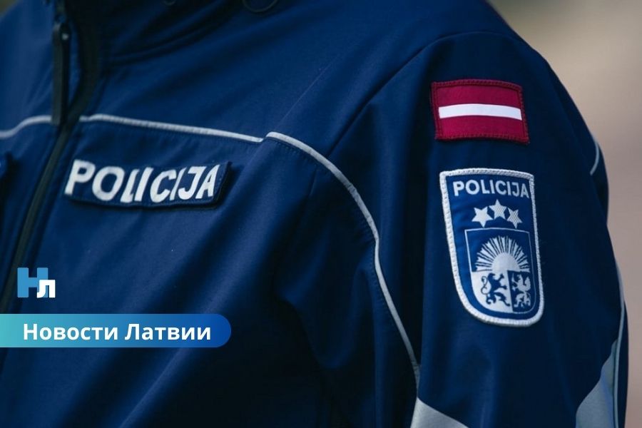 В Латвии утвердили новую полицейскую форму: фуражка обновлённого дизайна и юбка.