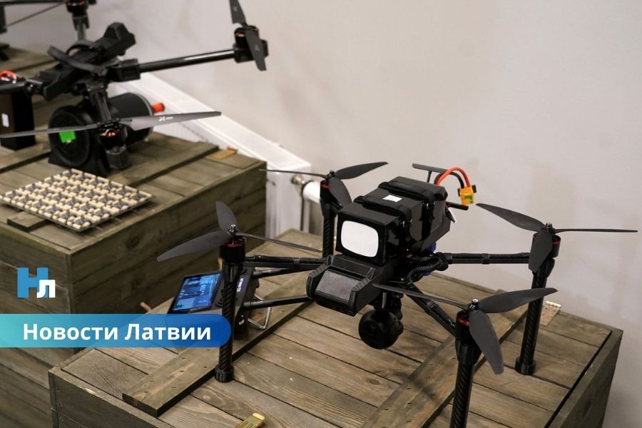 Латвия передала Украине вторую мобильную мастерскую по ремонту дронов.