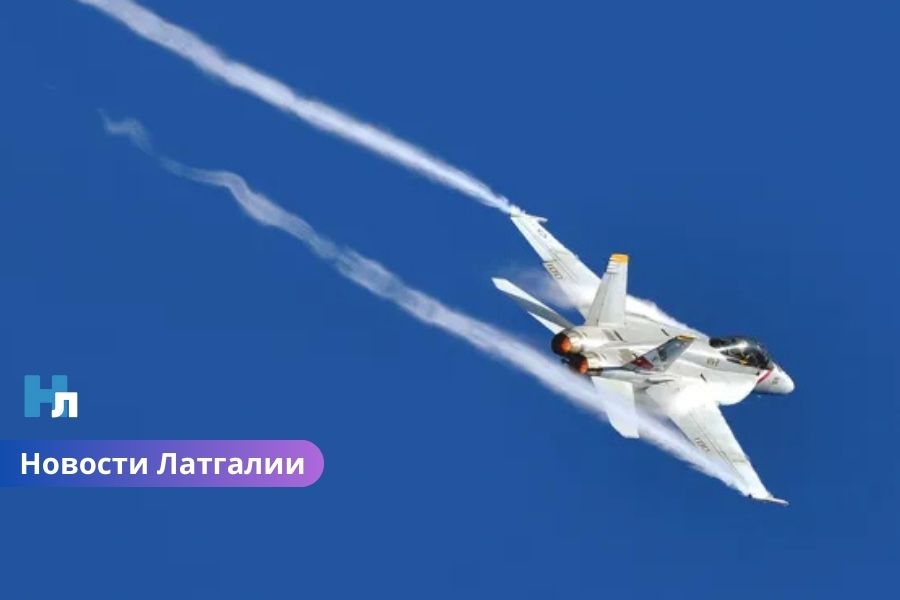 Военная авиация пролетала на низкой высоте над Латгалией.