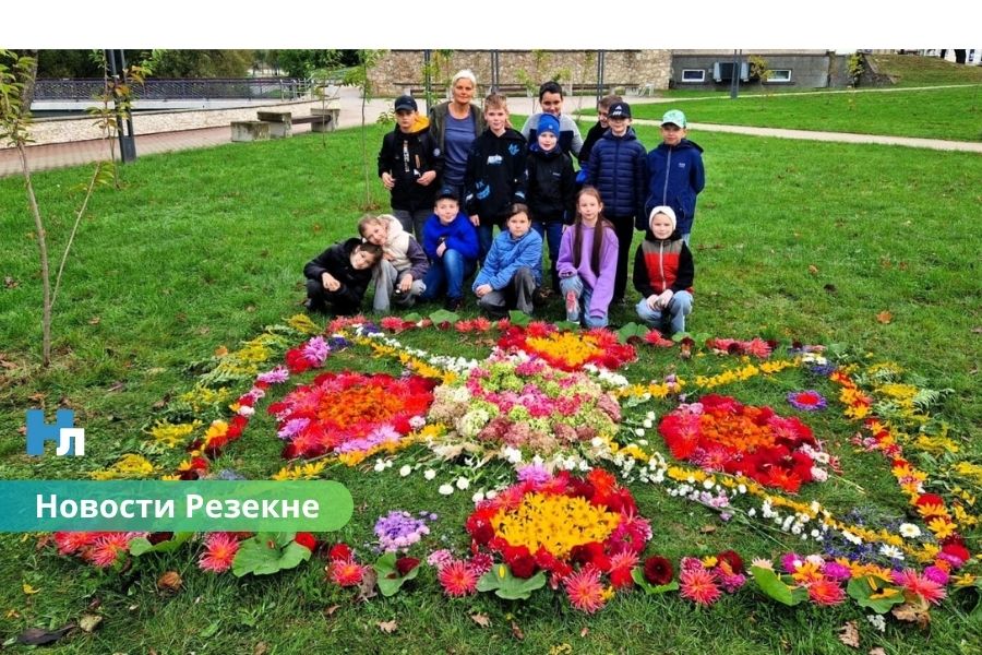 В Резекне выбрали победителей конкурса цветочных ковров "Цвети, Резекне!"