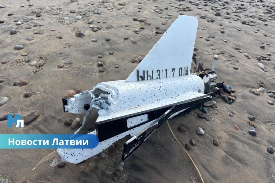На пляже в Вентспилсском крае обнаружен обломок дрона: работает полиция и НВС.