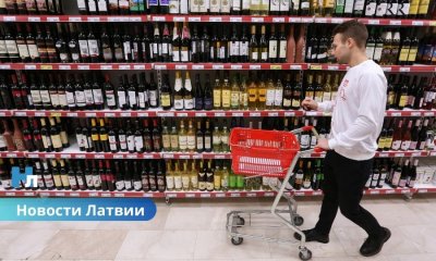 Привычки не меняются: 76% жителей Латвии не снизили потребление алкоголя после введения ограничений.