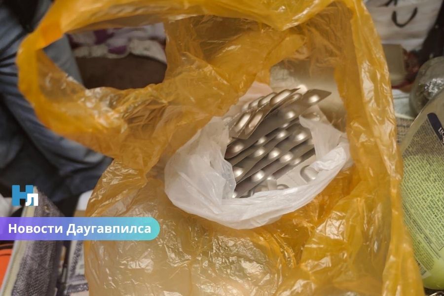 🚨 В Даугавпилсе задержаны три человека за незаконный оборот наркотиков.