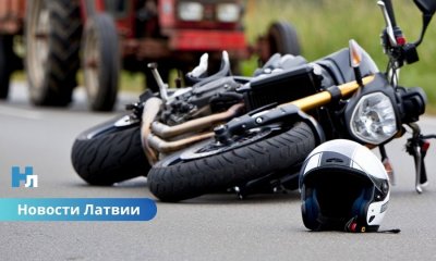 🚨 Под Айзкраукле трагически погиб мотоциклист: выяснилось, что виноват тракторист, скрывшийся с места аварии.