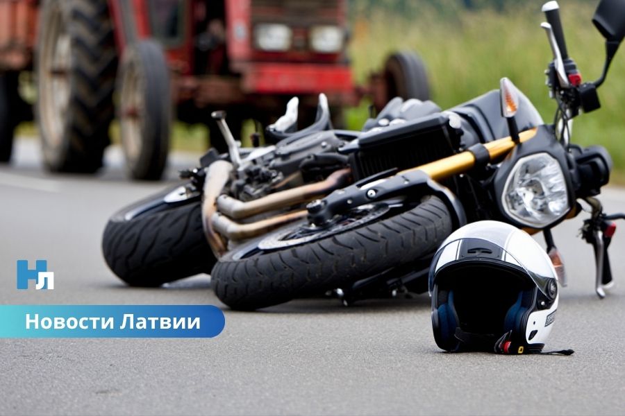 🚨 Под Айзкраукле трагически погиб мотоциклист: выяснилось, что виноват тракторист, скрывшийся с места аварии.
