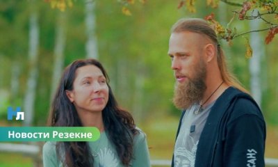 Они променяли Ригу на латгальское село: семья из-под Резекне живёт в гармонии с природой, держит корову, лошадь и делает свечи из собственного воска.