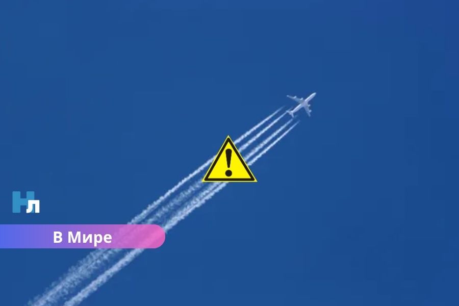 Самолёт с министром обороны США совершил аварийную посадку в Великобритании.