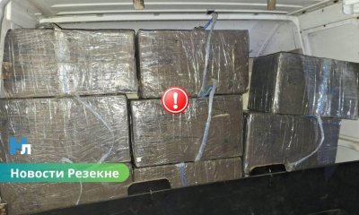 В Резекненском крае полиция задержала автомобиль с крупной партией контрабандных сигарет: арестован водитель.