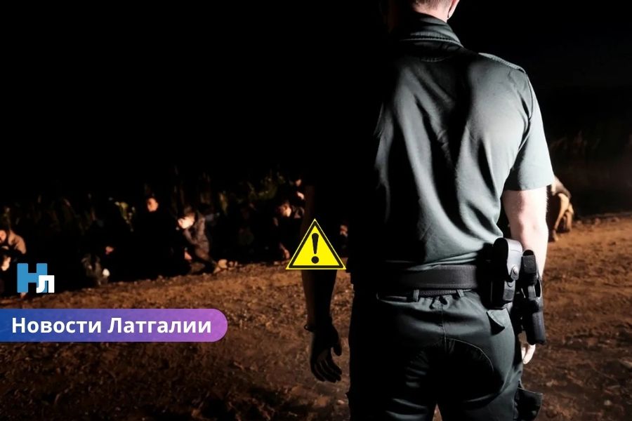 Нелегалы толкали застрявший микроавтобус: пограничники задержали пьяного водителя.