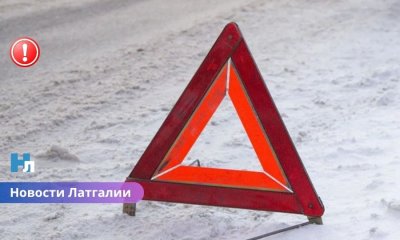 Автобус с пассажирами слетел с дороги в Латгалии: 26 человек спасены!
