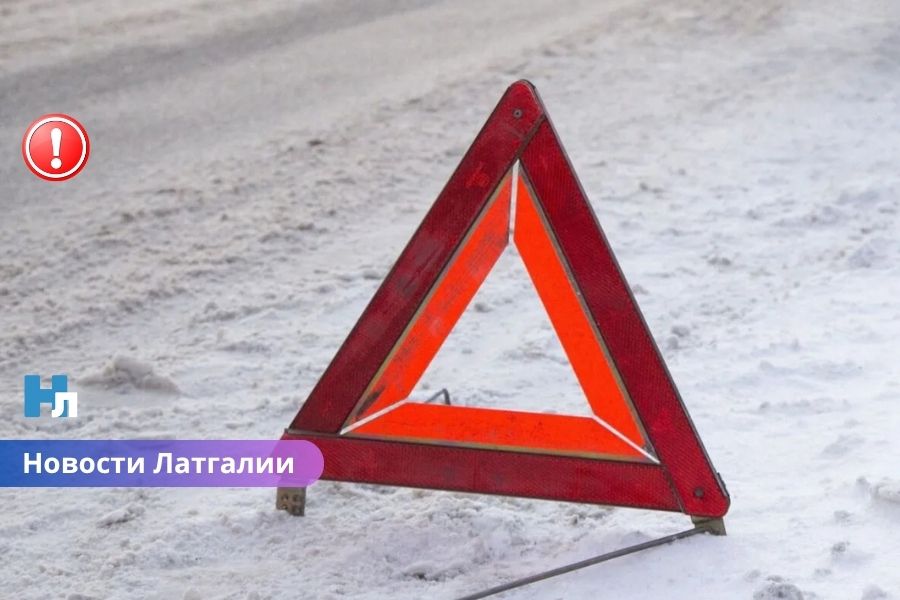 Автобус с пассажирами слетел с дороги в Латгалии: 26 человек спасены!