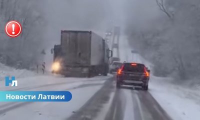ВИДЕО ⟩ На Видземском шоссе из-за двух аварий ограничено движение.